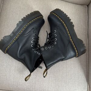 Dr. Martens Jadon lll women 7 Black Leather Boots platform